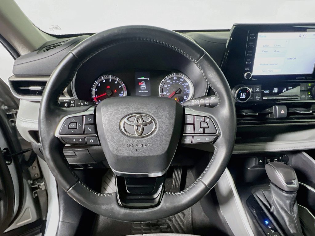 Used 2021 Toyota Highlander LE FWD image 15