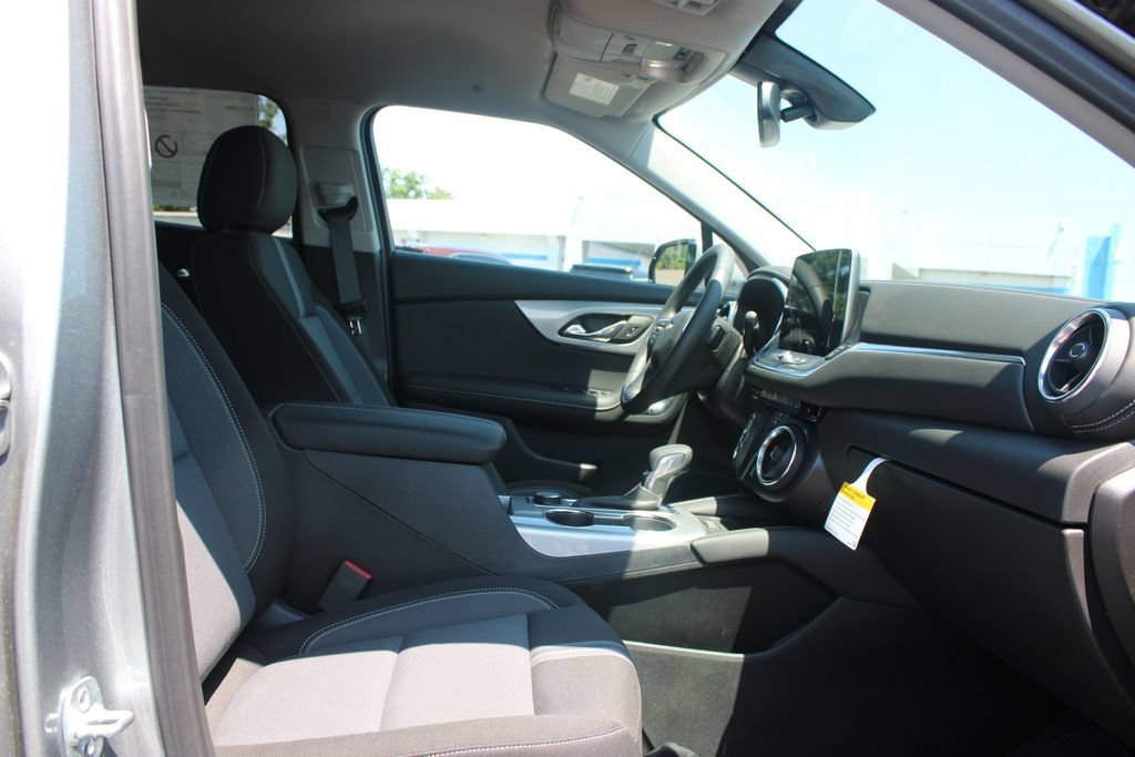 New 2026 Chevrolet Blazer LT w/ Convenience Package FWD image 30