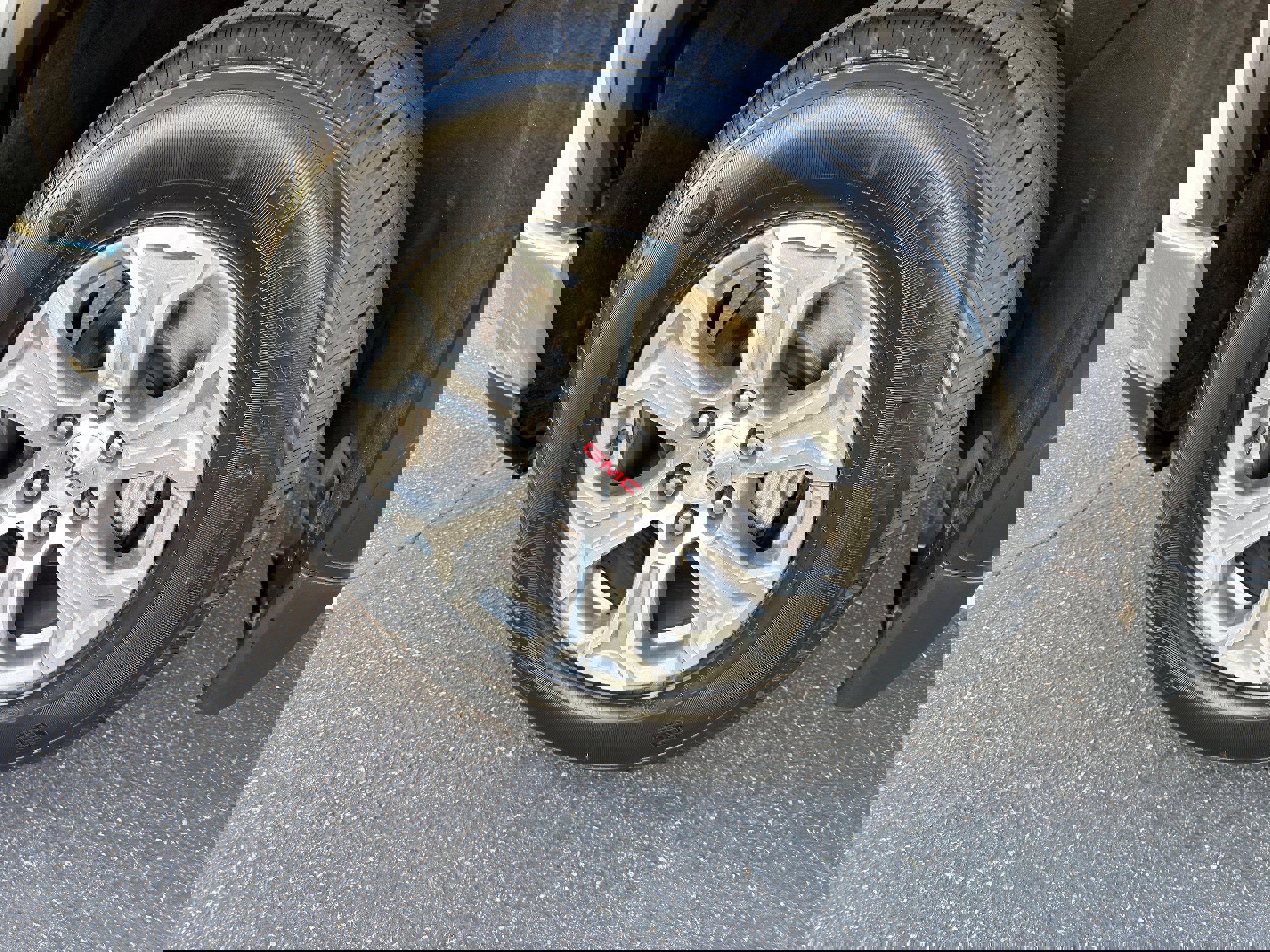 Used 2024 GMC Sierra 1500 SLT image 41