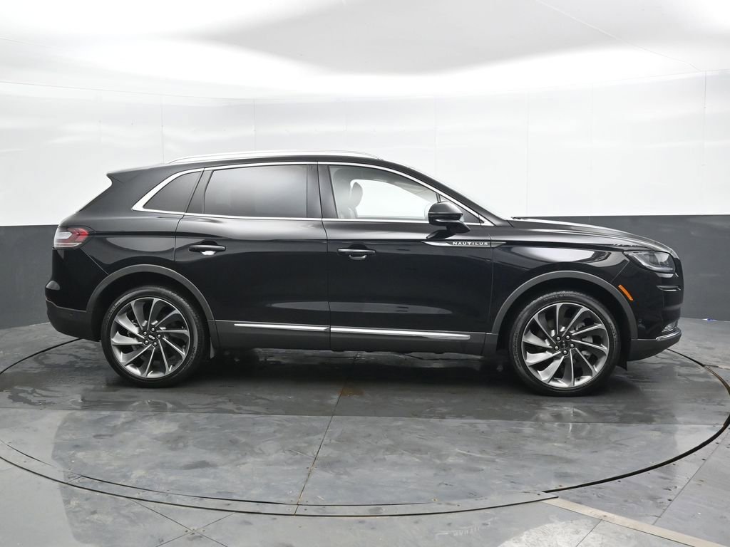 Used 2022 Lincoln Nautilus Reserve w/ Equipment Group 202A image 5