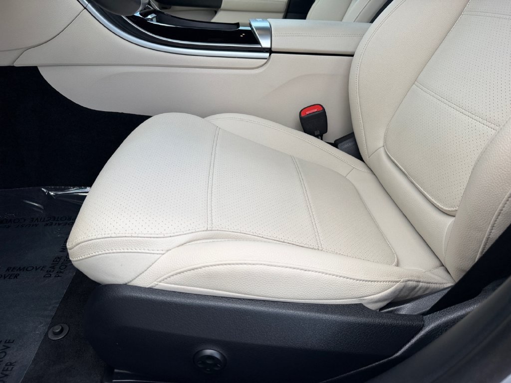 Used 2025 Mercedes-Benz C 300 4MATIC Sedan image 11