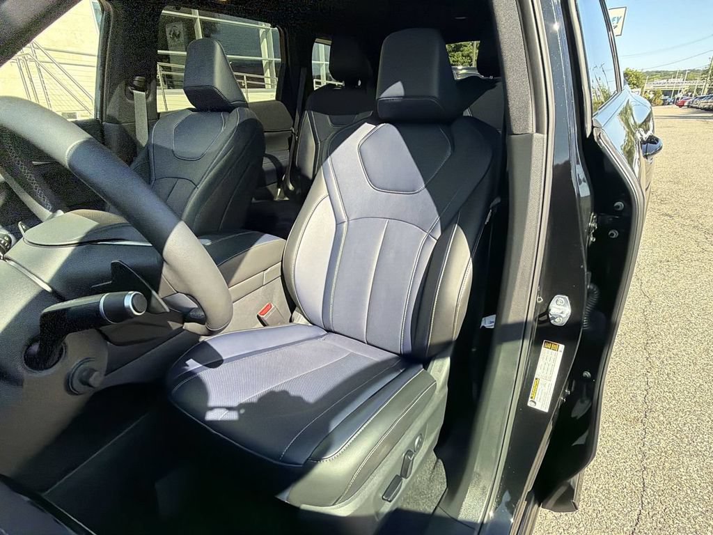 Certified 2026 INFINITI QX60 Sport w/ Dark Cargo Package AWD/4WD image 15