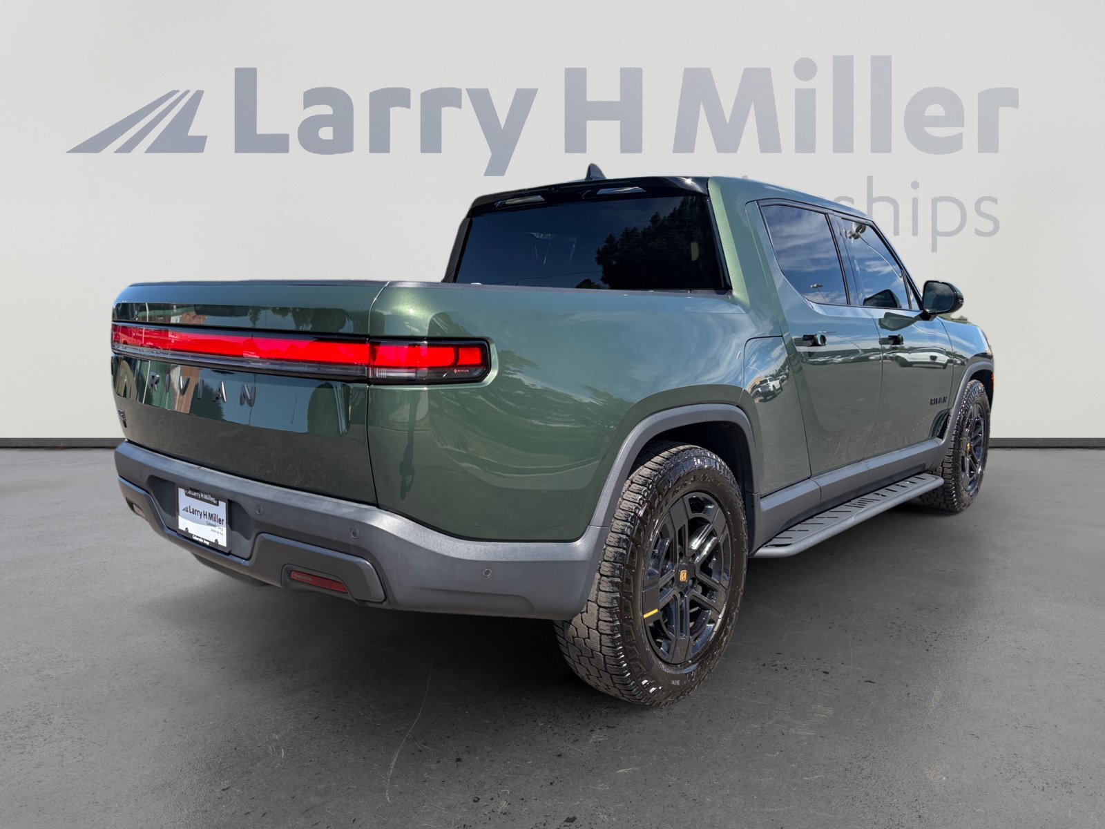 Used 2025 Rivian R1T Adventure AWD/4WD image 5