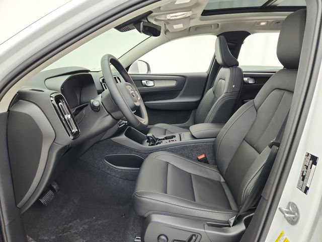 New 2025 Volvo XC40 B5 Core w/ Protection Package Premier image 25