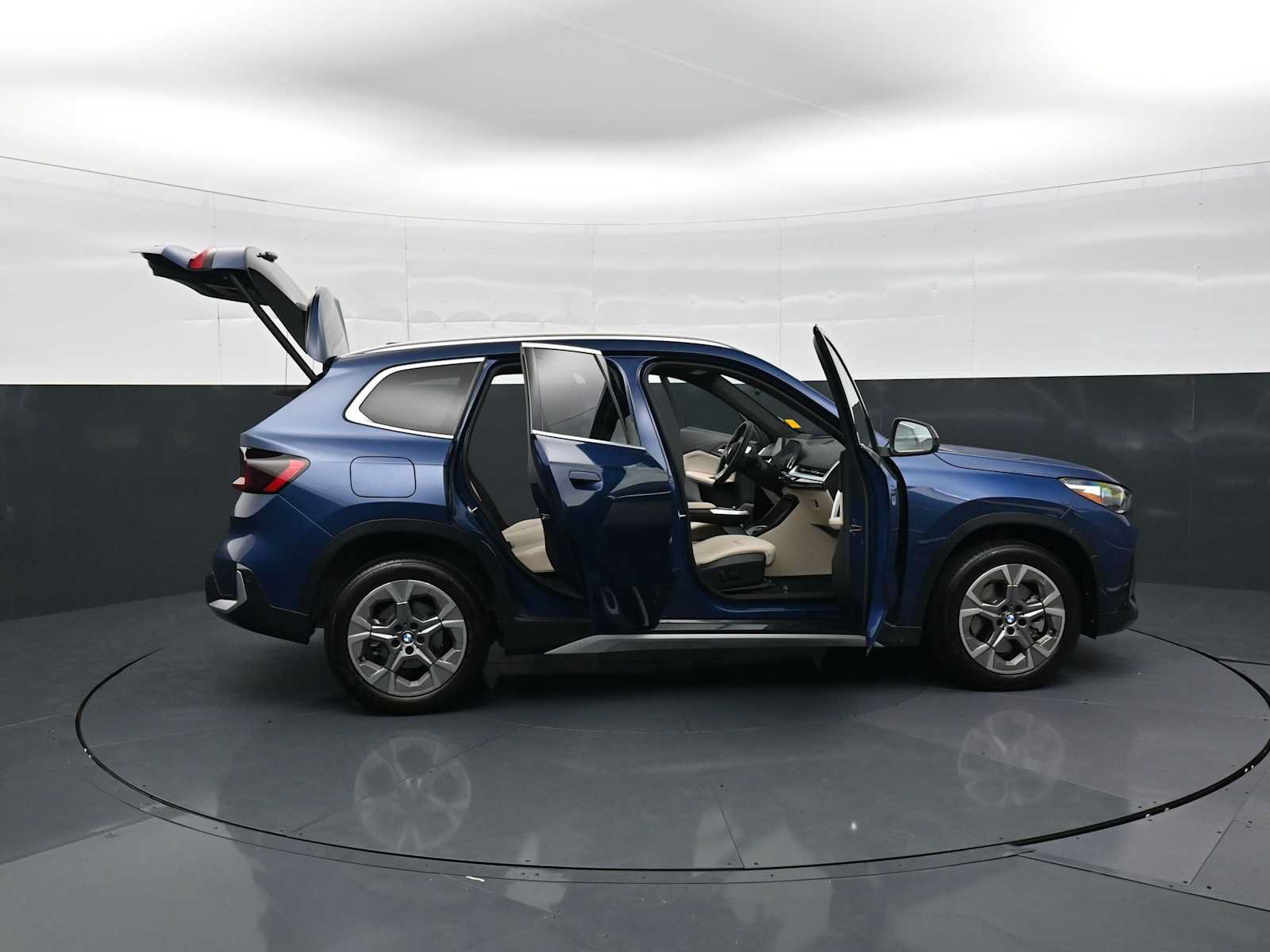 Used 2025 BMW X1 xDrive28i w/ Technology Package AWD/4WD image 35