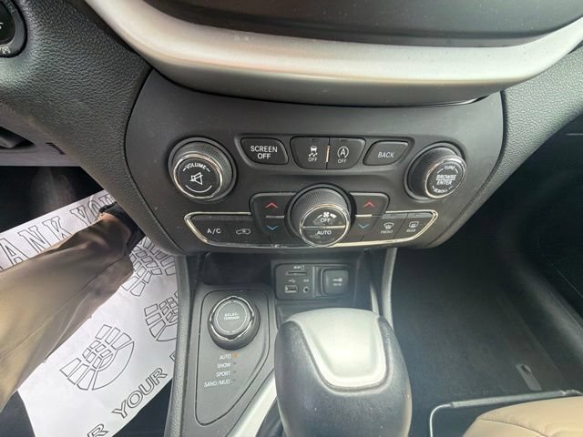 Used 2018 Jeep Cherokee Latitude w/ North All-Season Group AWD/4WD image 22
