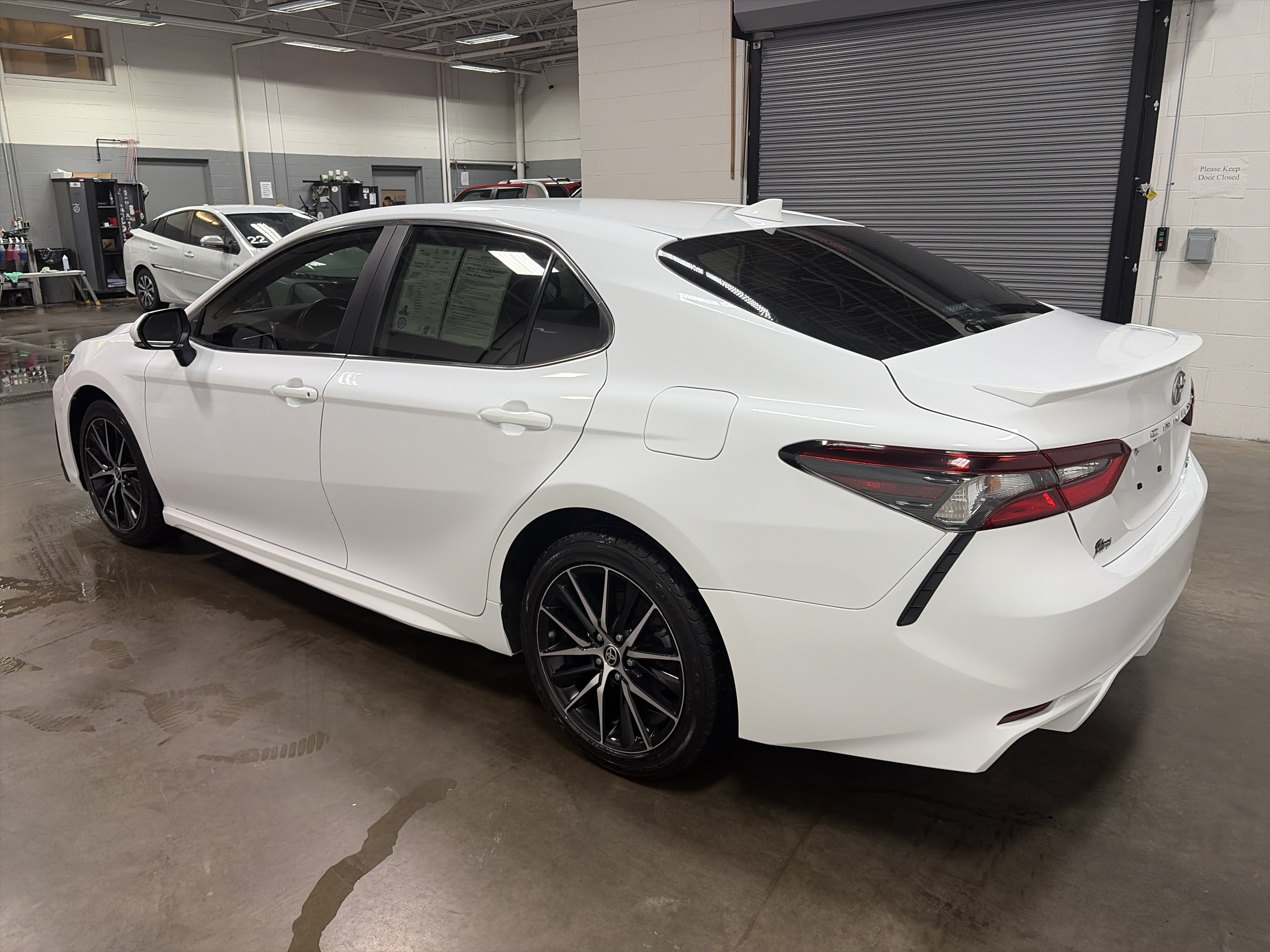 Used 2024 Toyota Camry SE w/ Convenience Package FWD image 5