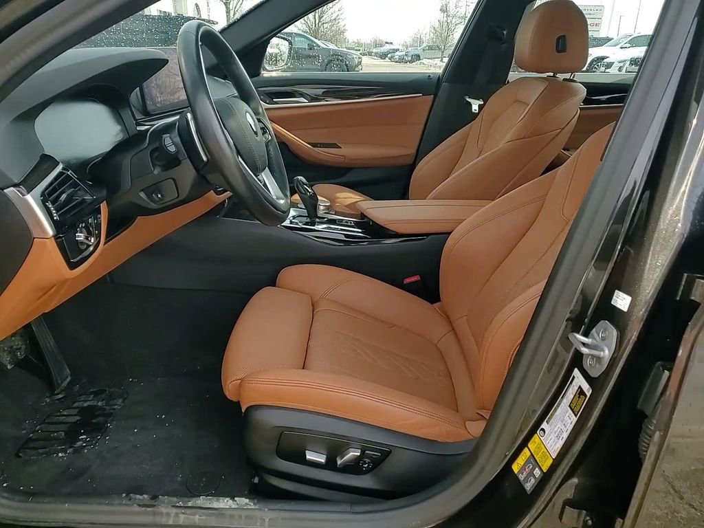 Used 2023 BMW 530e xDrive w/ Convenience Package image 25