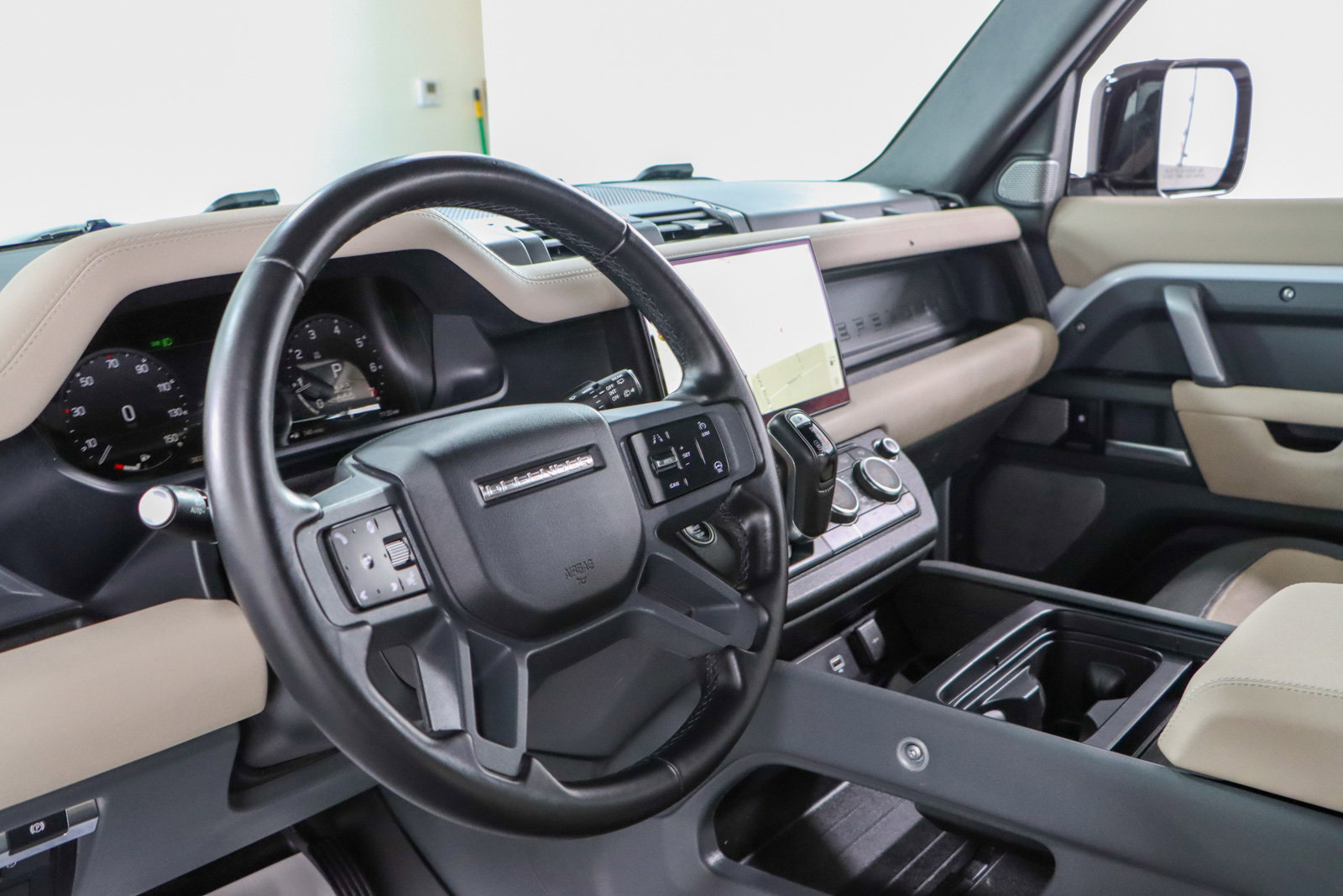 Used 2023 Land Rover Defender 130 X-Dynamic SE image 23