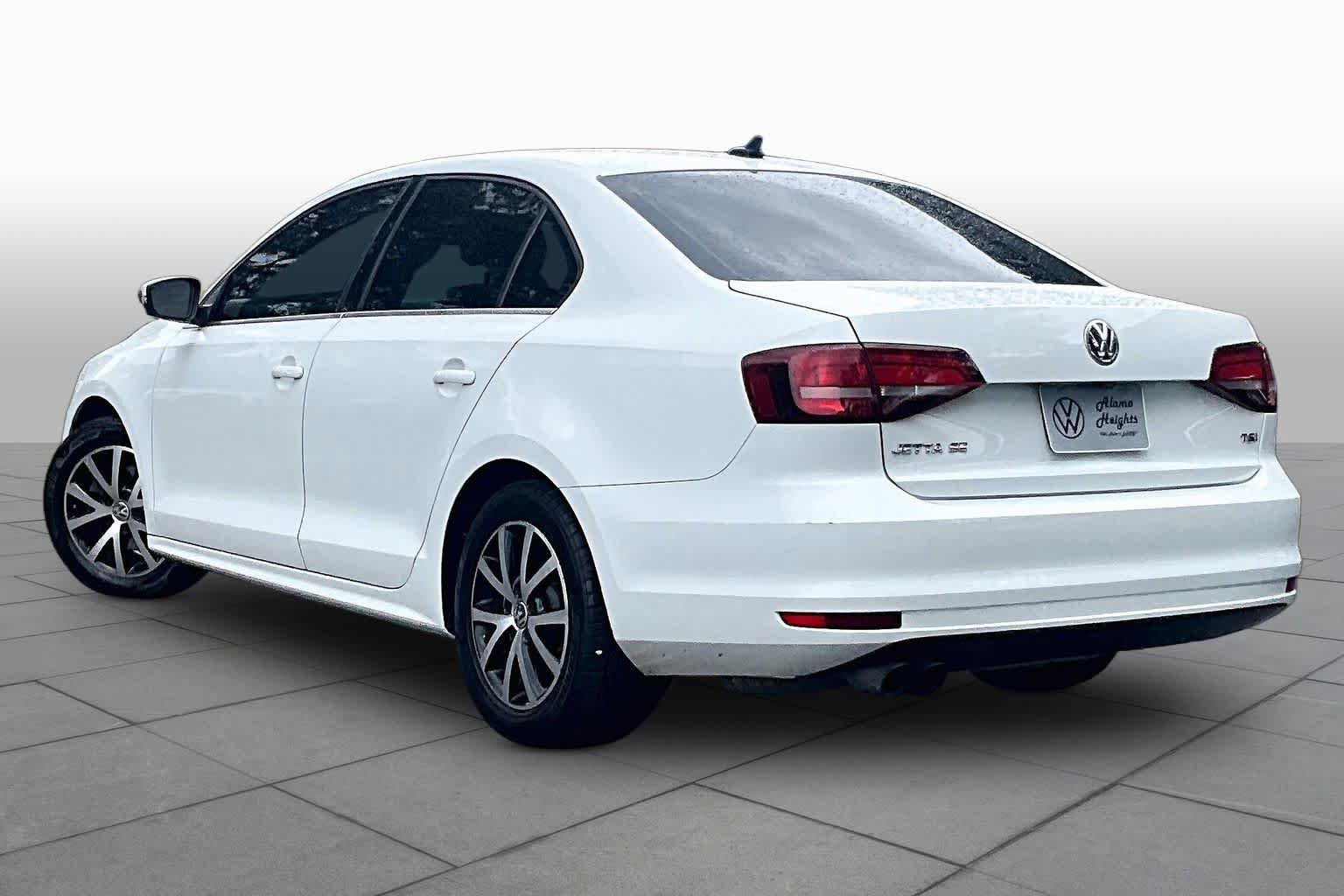 Used 2017 Volkswagen Jetta SE FWD image 12