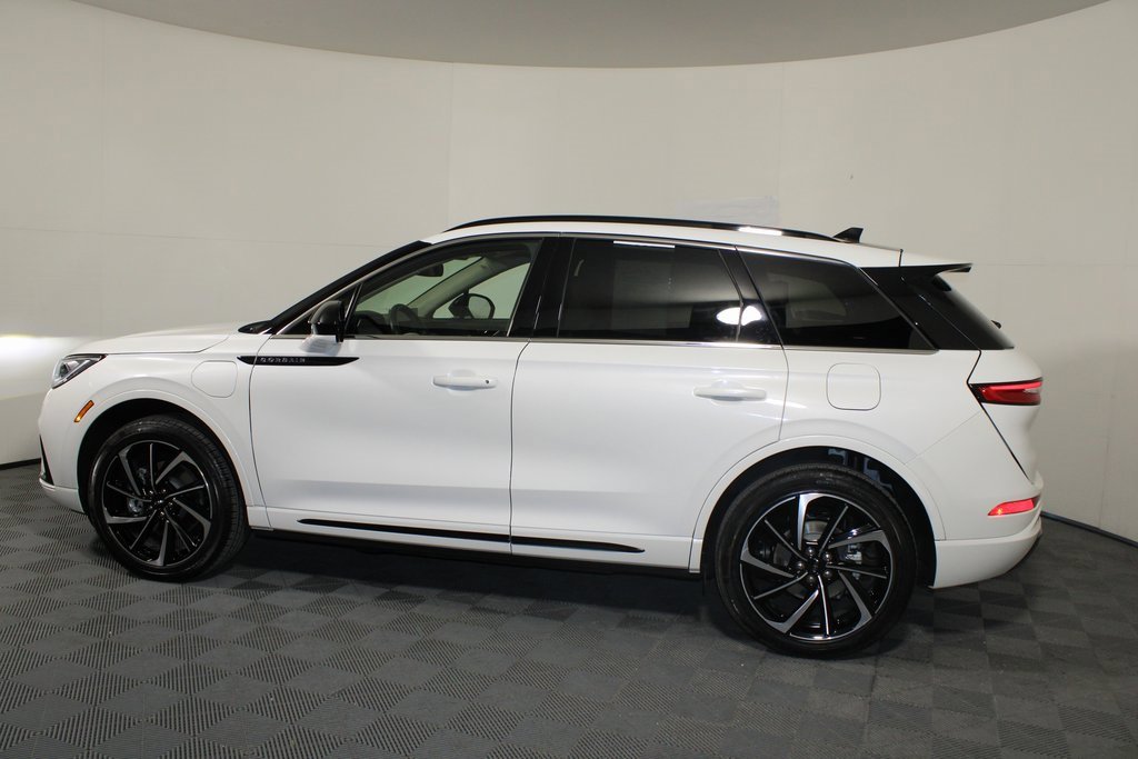 Used 2025 Lincoln Corsair Grand Touring image 5