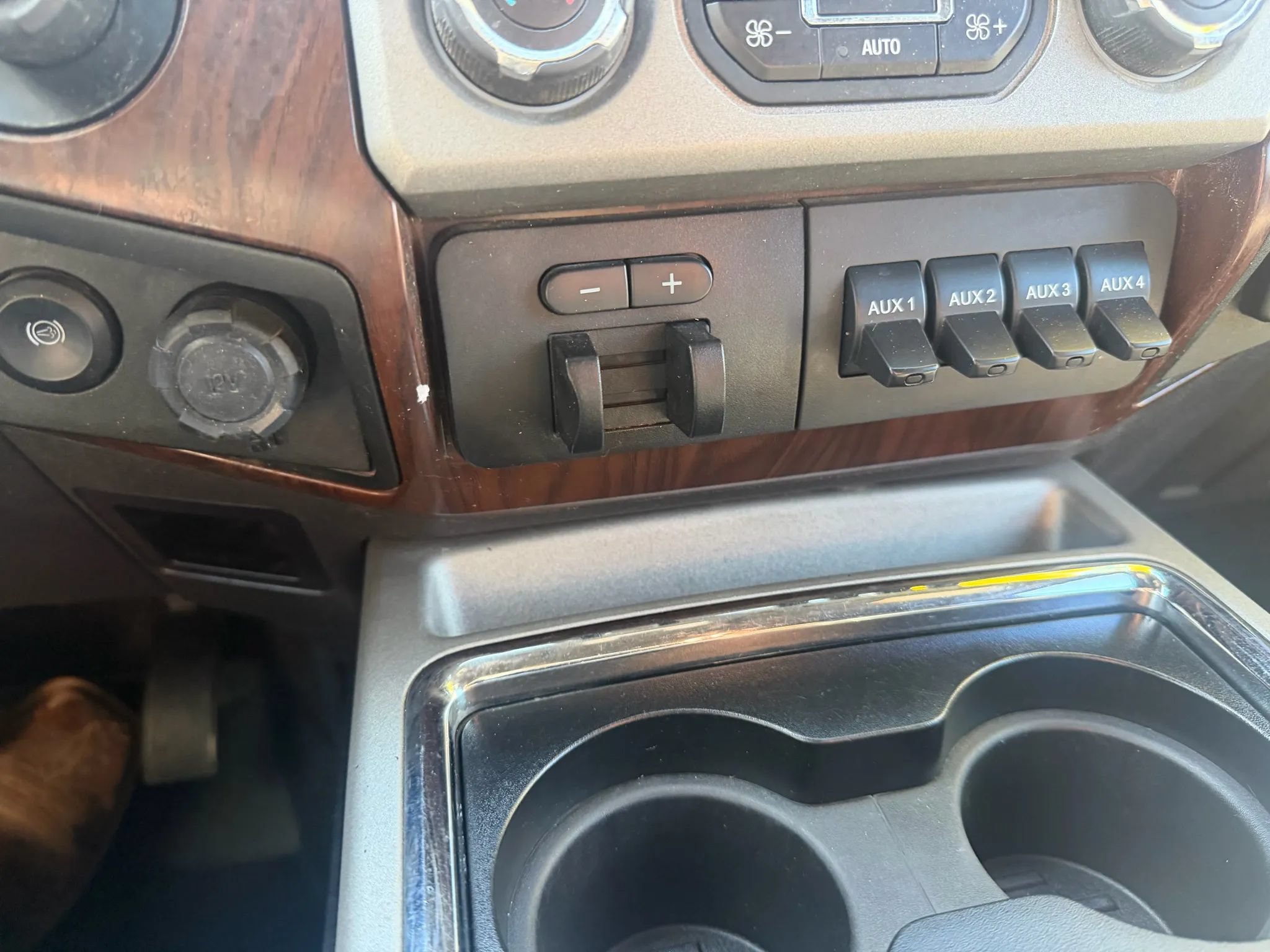 Used 2015 Ford F350 Lariat w/ Lariat Interior Package AWD/4WD image 17