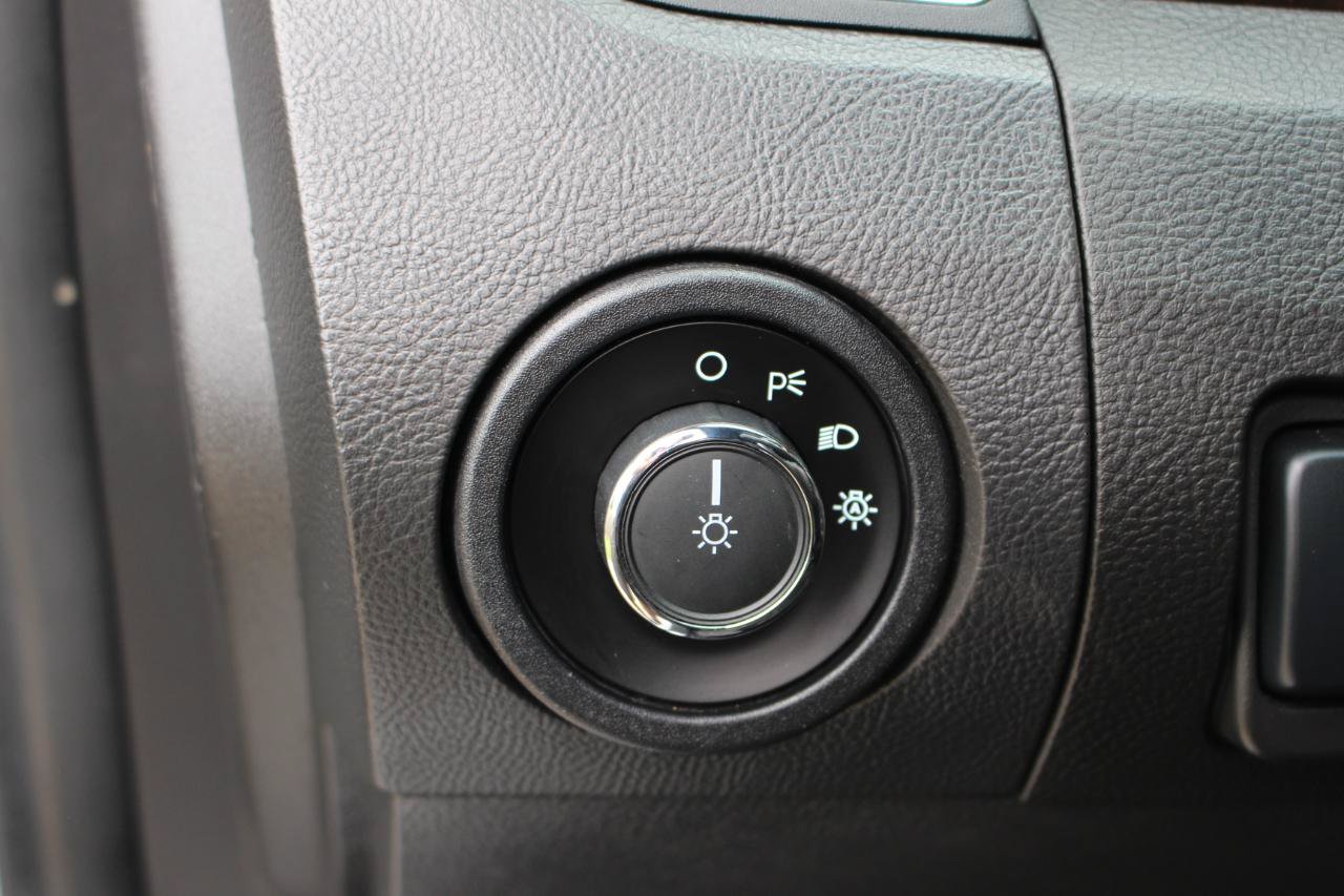 Used 2019 Ford Taurus Limited FWD image 18