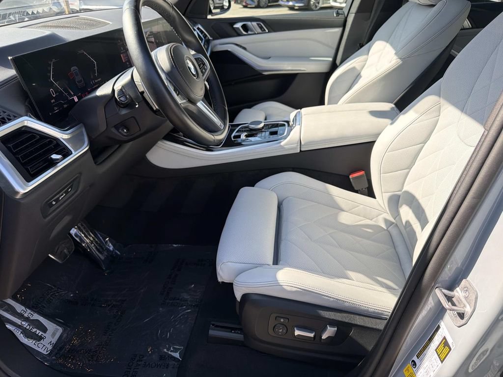 Used 2024 BMW X5 sDrive40i w/ M Sport Package RWD image 15