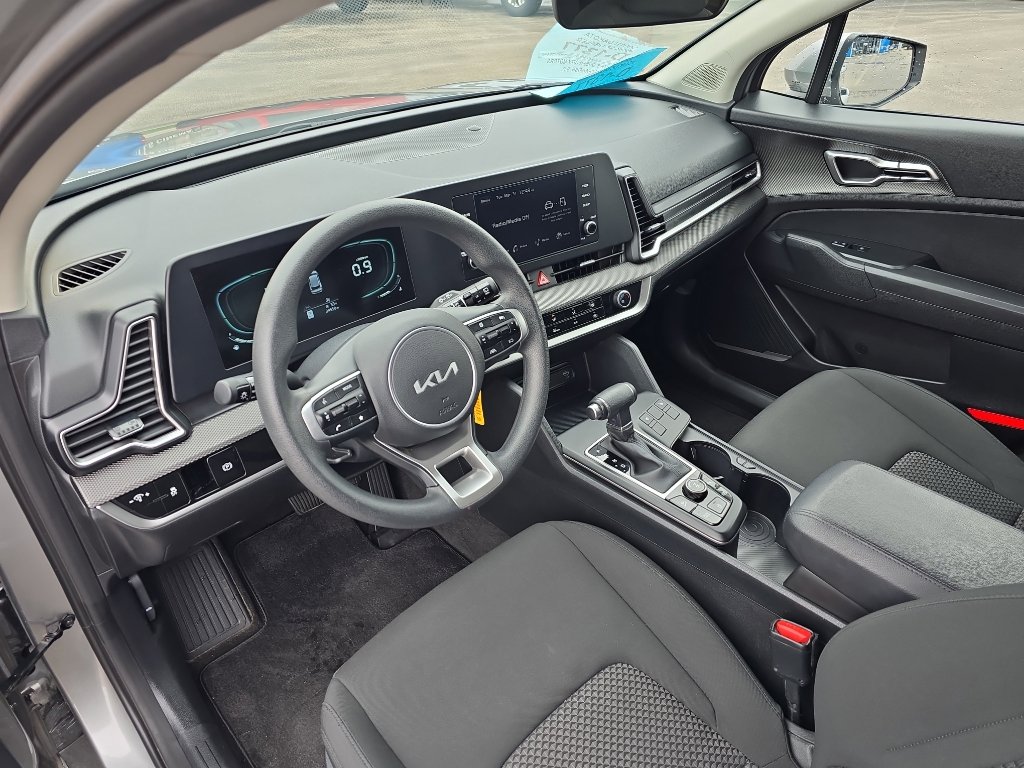 Used 2025 Kia Sportage LX image 10