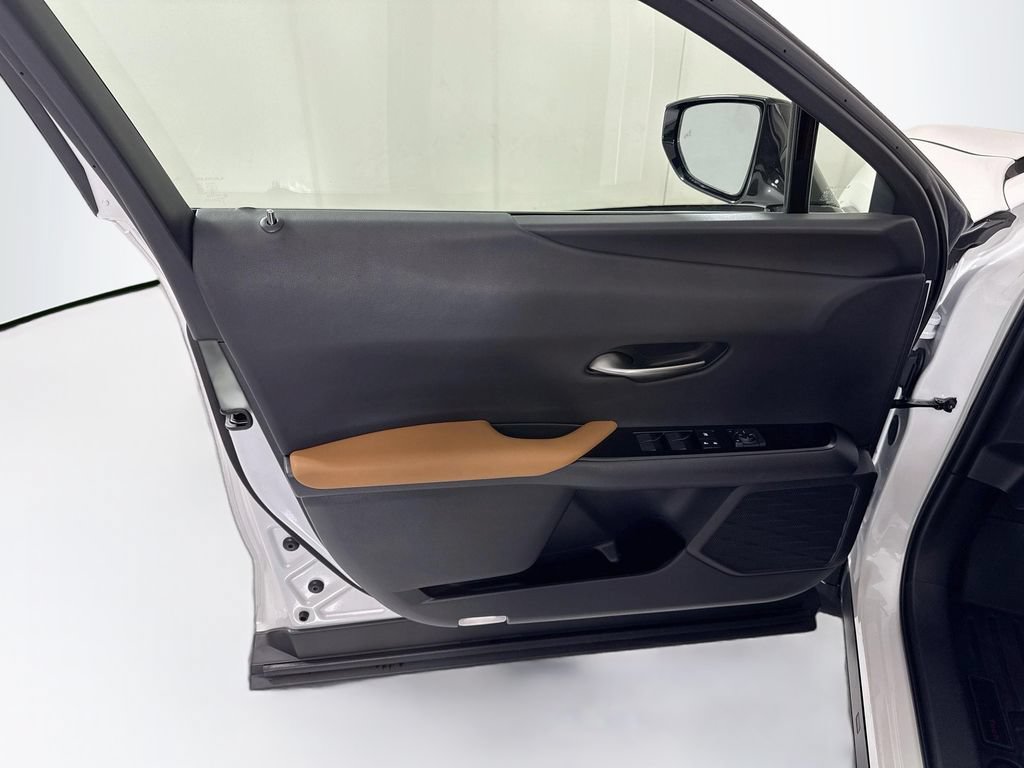 Used 2022 Lexus UX 250h w/ Accessory Package (Z2) AWD/4WD image 24