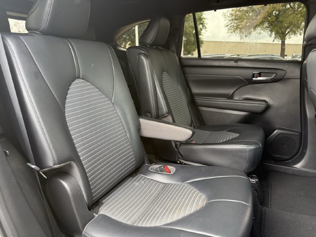 Used 2021 Toyota Highlander XSE FWD image 28