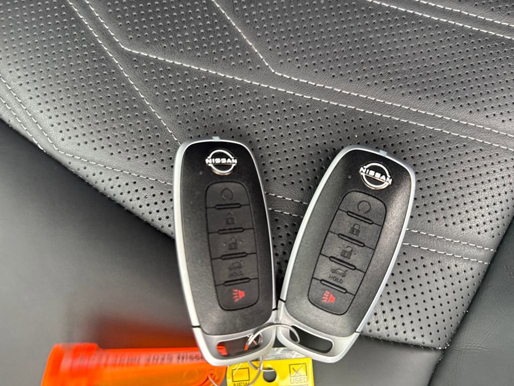 Used 2025 Nissan Pathfinder Platinum w/ Cargo Package image 31