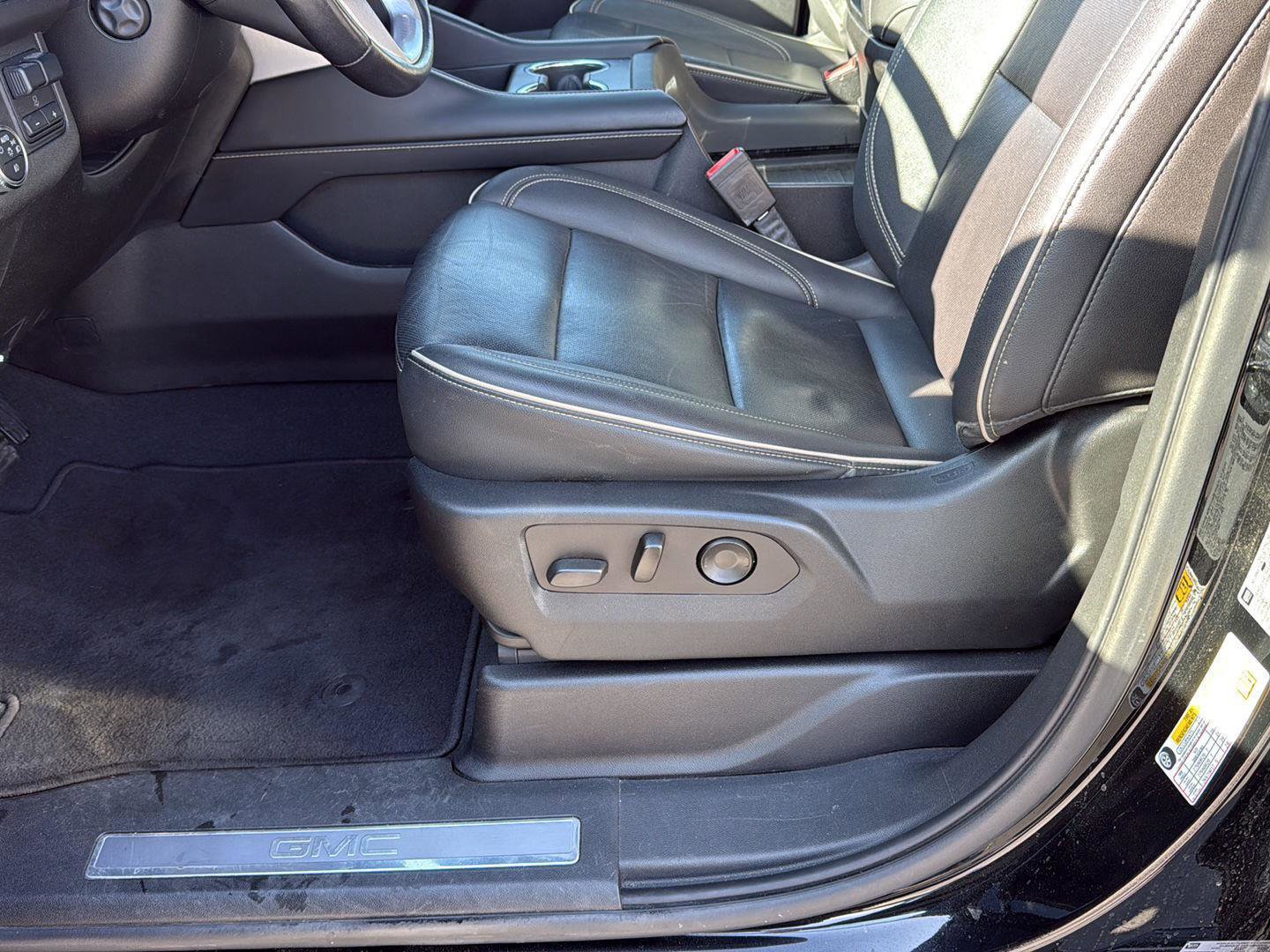 Used 2022 GMC Yukon SLT w/ SLT Luxury Package AWD/4WD image 16