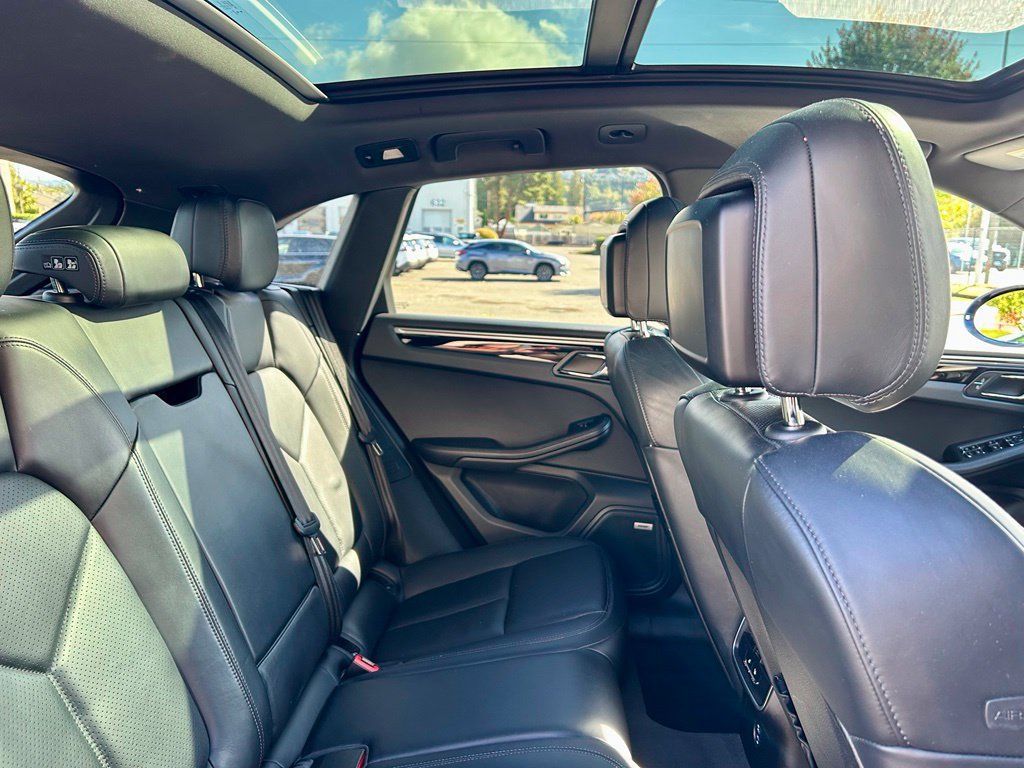 Used 2022 Porsche Macan AWD/4WD image 14