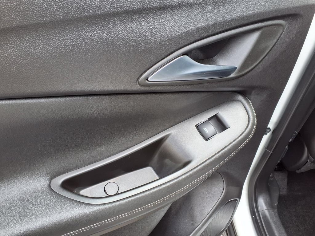 Used 2023 Buick Encore GX Essence w/ Experience Buick Package FWD image 19