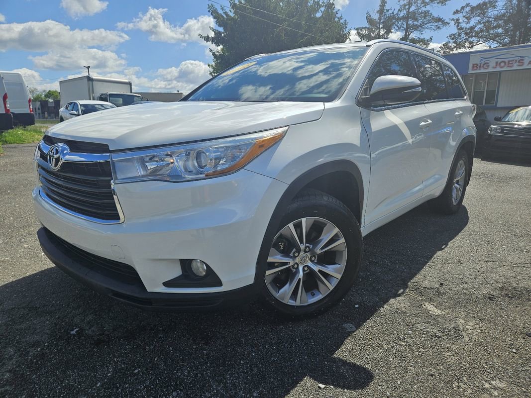 Used 2015 Toyota Highlander XLE AWD/4WD image 1