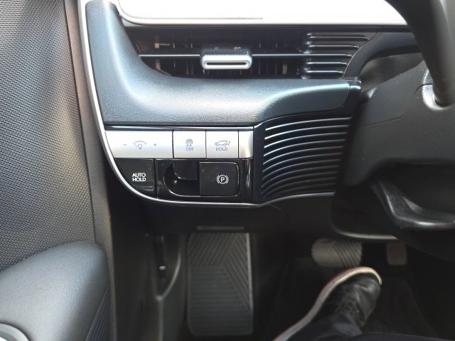 Certified 2024 Hyundai Ioniq 5 SEL image 11