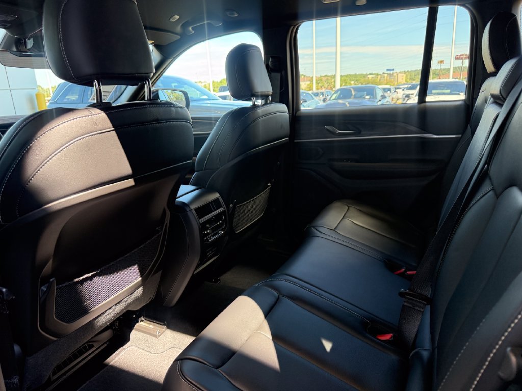 New 2027 Jeep Grand Cherokee Limited AWD/4WD image 21