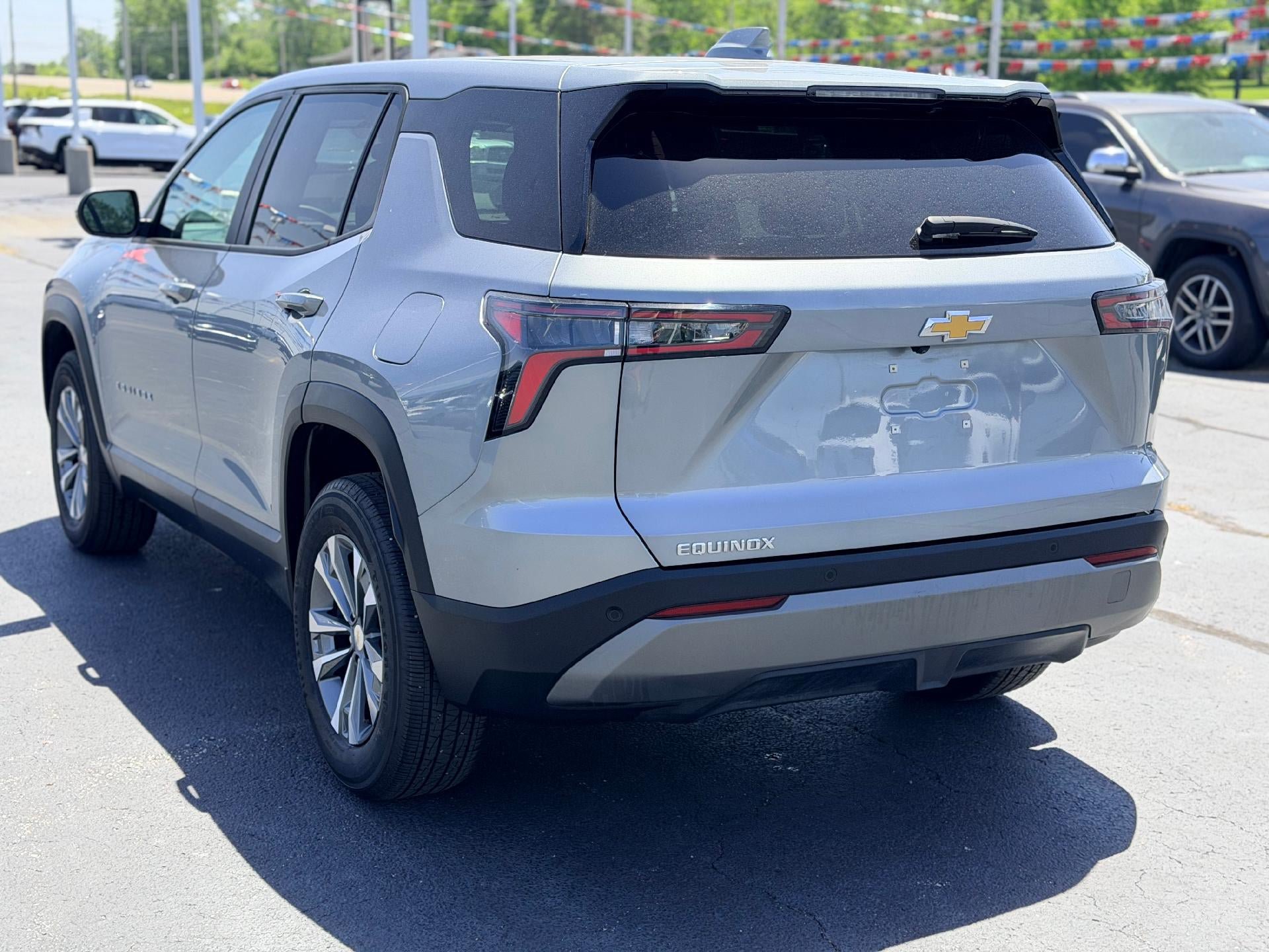 Used 2025 Chevrolet Equinox LT FWD image 7