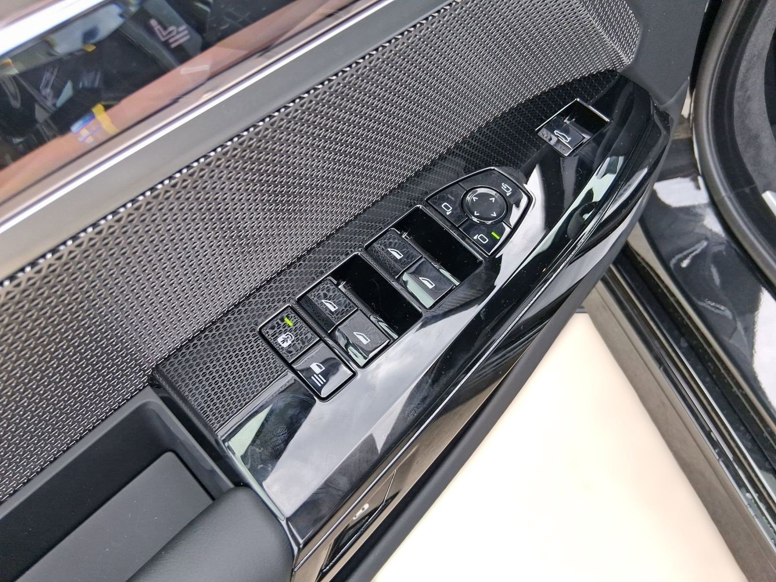 Used 2026 BMW i7 eDrive50 w/ M Sport Package RWD image 10