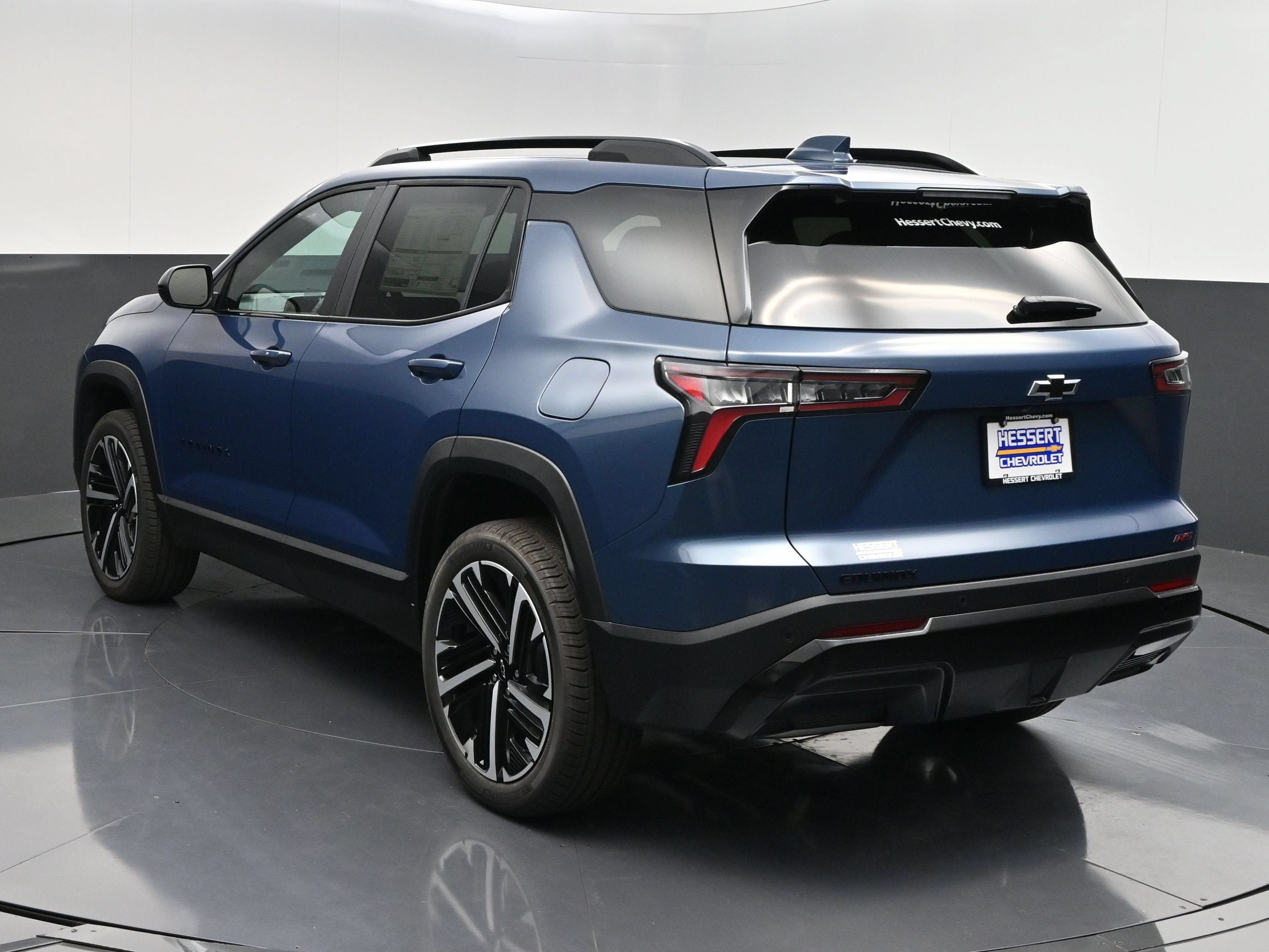 New 2027 Chevrolet Equinox RS w/ Convenience Package III FWD image 6