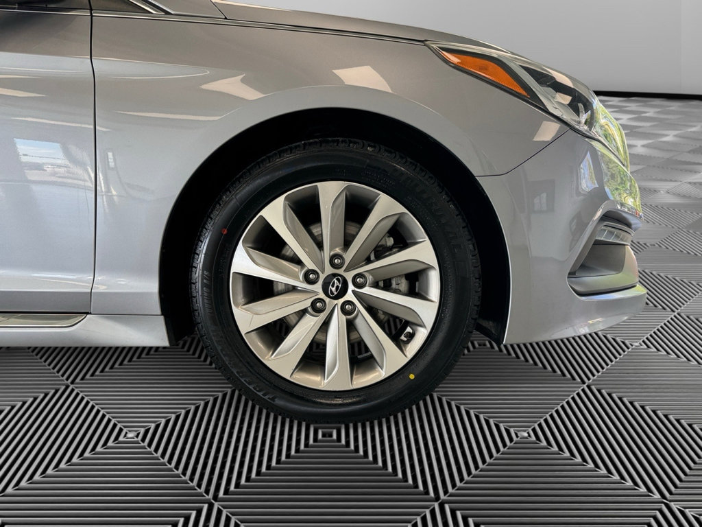 Used 2016 Hyundai Sonata Sport w/ Option Group 1V FWD image 10