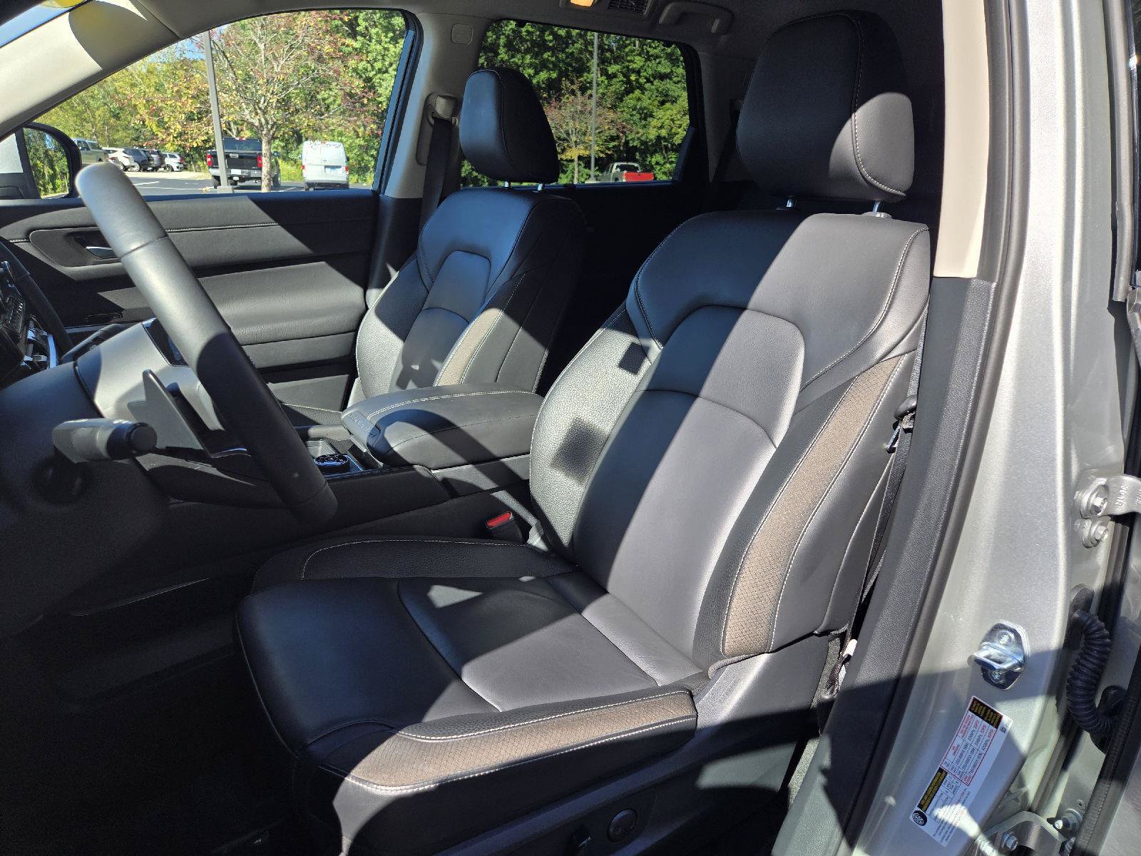 Used 2025 Nissan Pathfinder SL AWD/4WD image 13