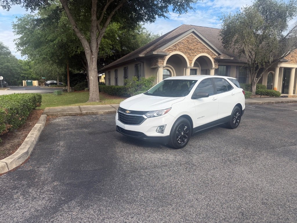 Used 2020 Chevrolet Equinox LS w/ LS Convenience Package FWD image 4