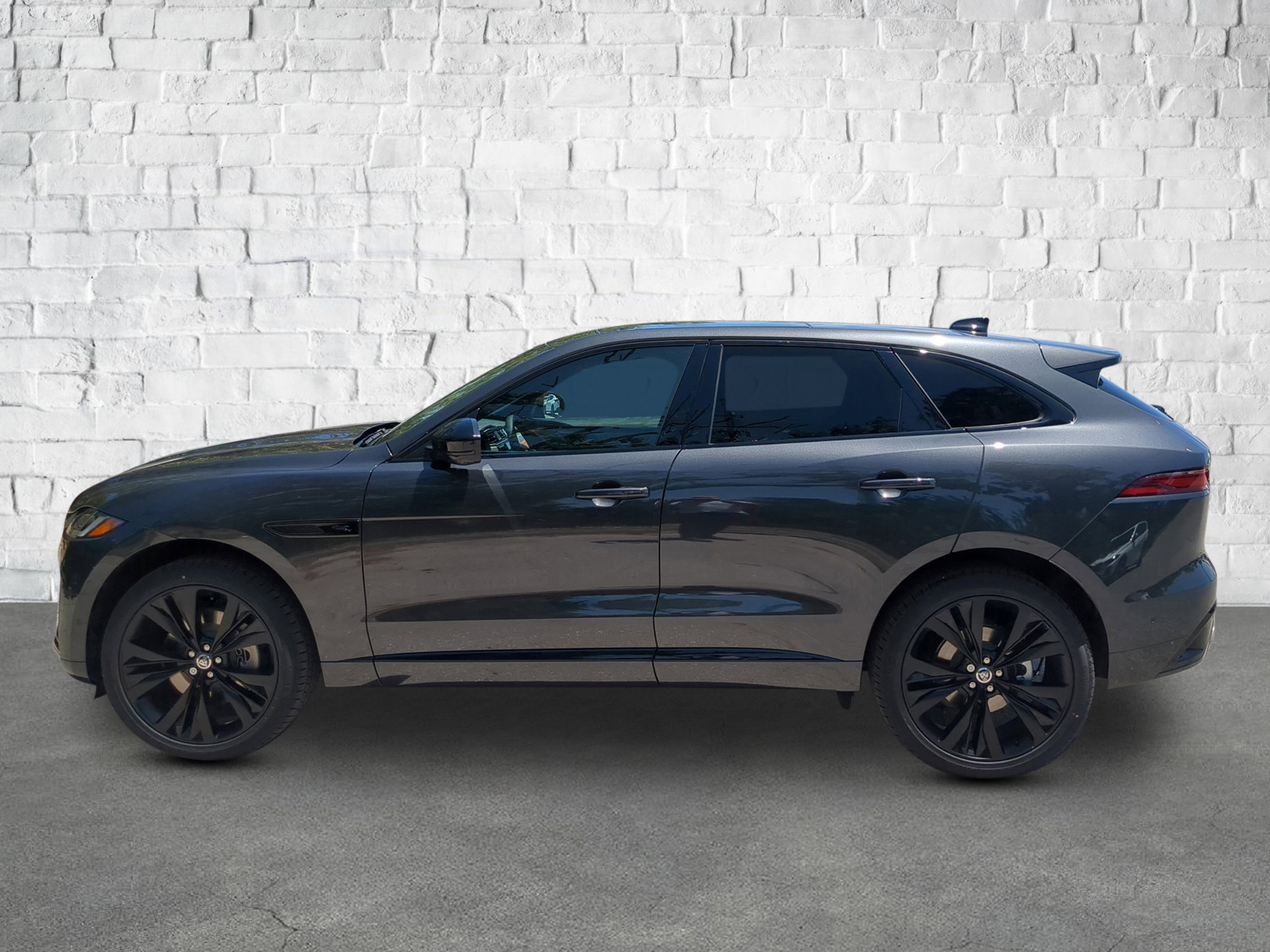 New 2026 Jaguar F-PACE R-Dynamic S image 3