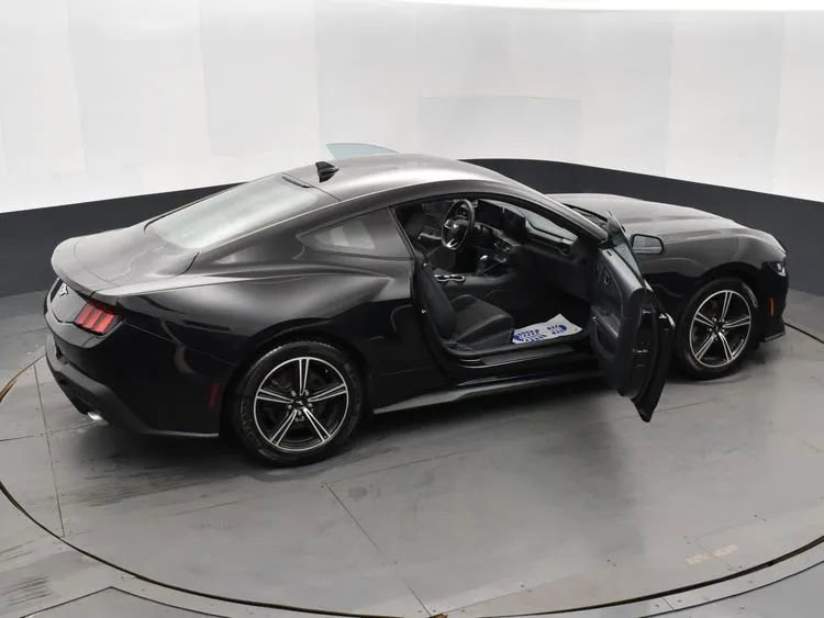 Used 2024 Ford Mustang Coupe image 6