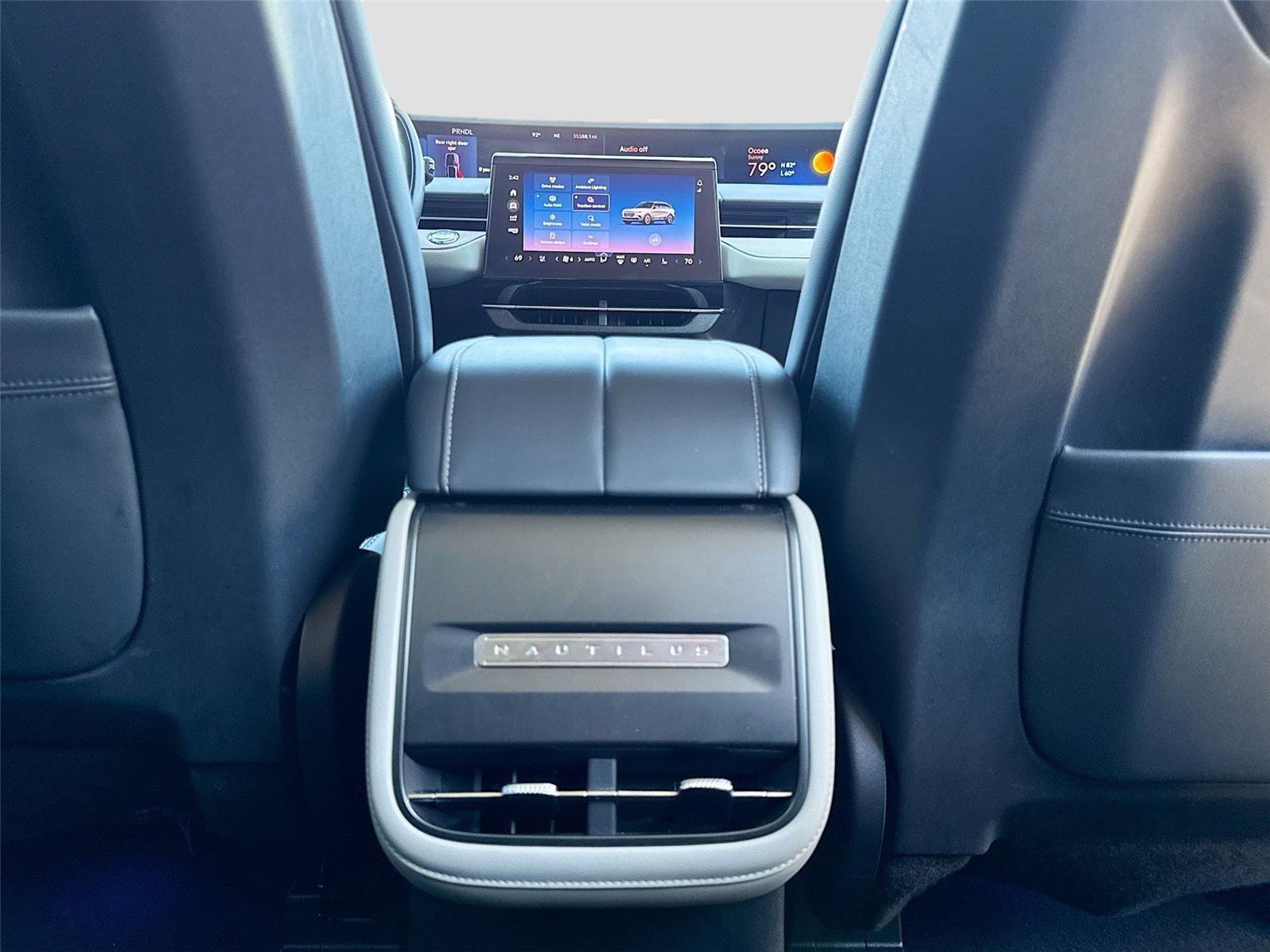 Used 2024 Lincoln Nautilus Reserve image 25