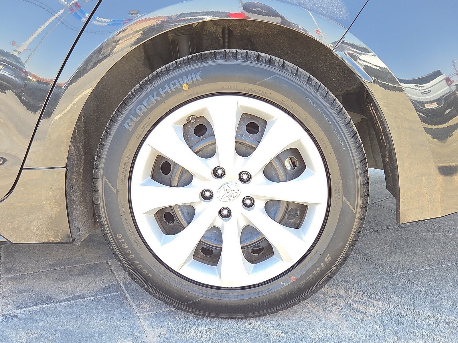 Used 2022 Toyota Corolla LE FWD image 5