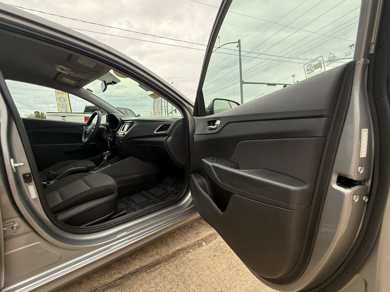 Used 2021 Hyundai Accent SE FWD image 33