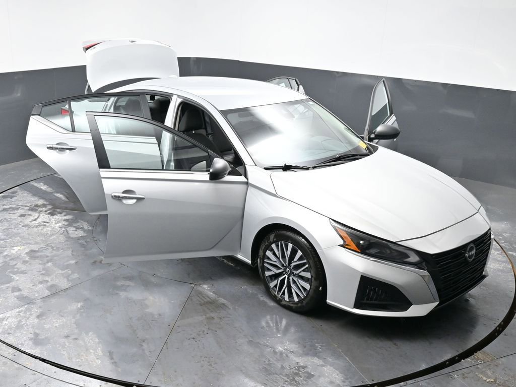 Used 2024 Nissan Altima 2.5 SV FWD image 59