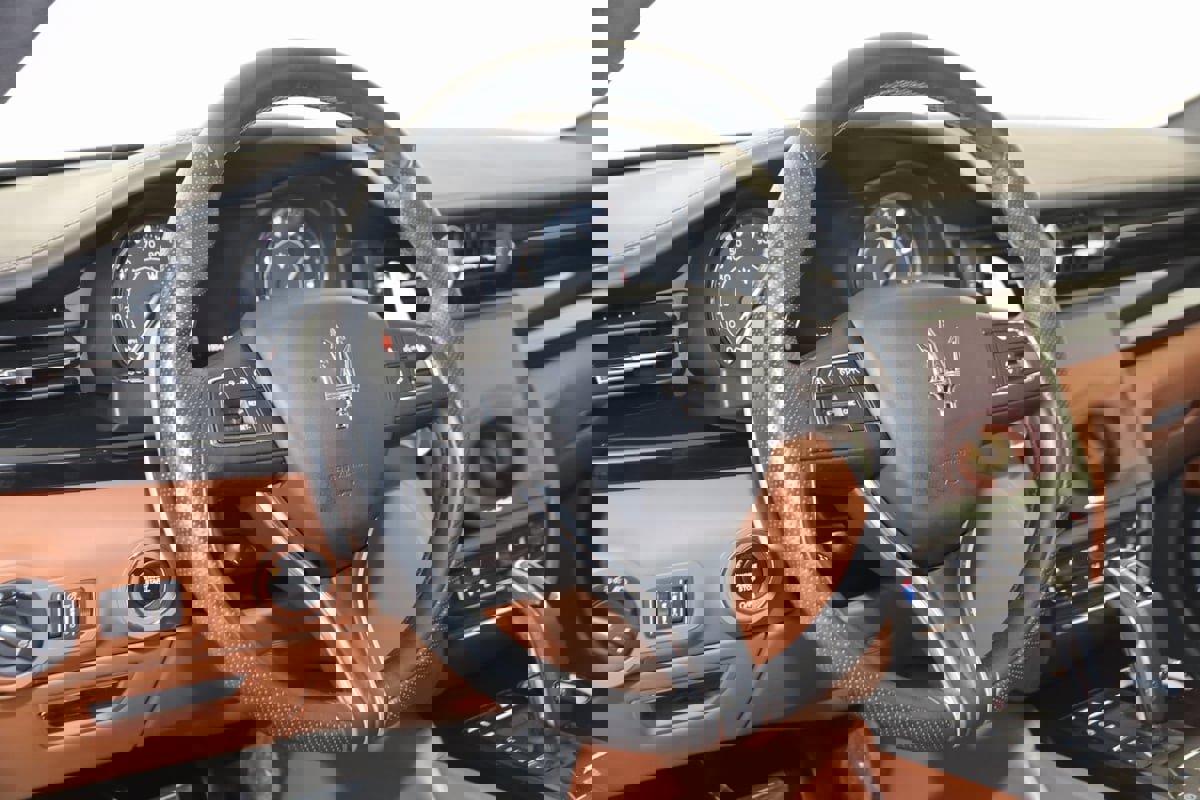 Used 2023 Maserati Quattroporte Modena Q4 image 6