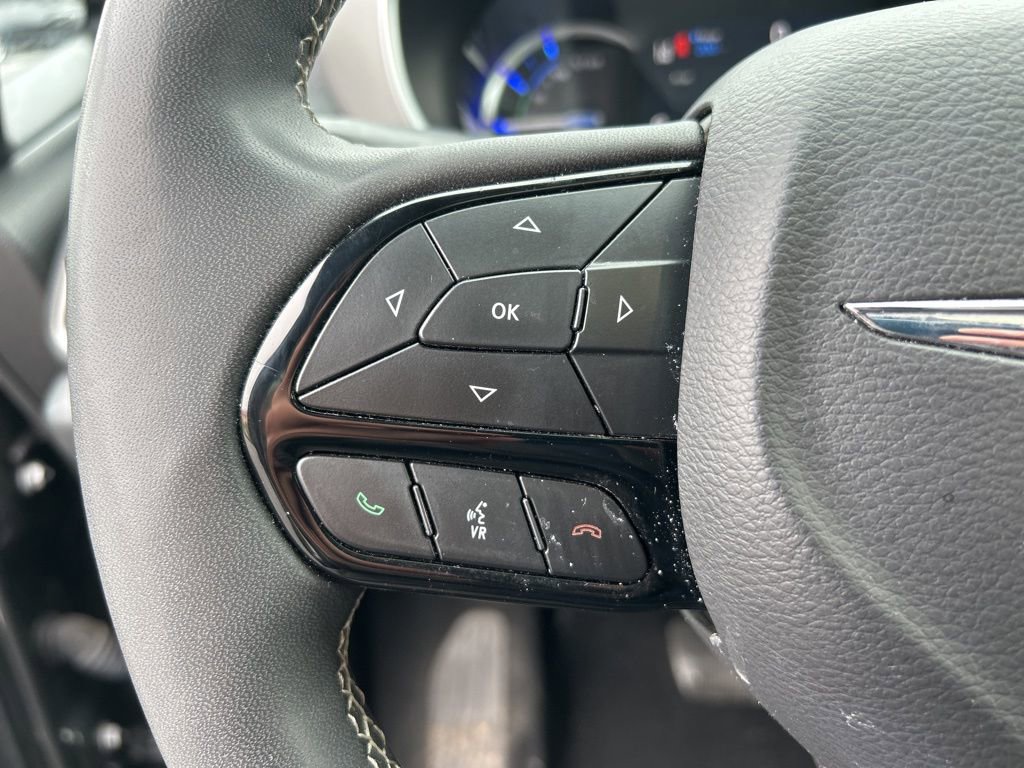 Used 2024 Chrysler Pacifica Premium image 24