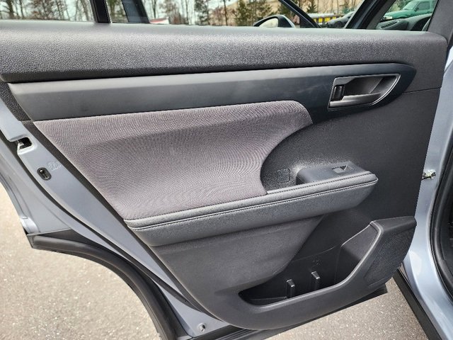 Used 2023 Toyota Highlander LE image 23