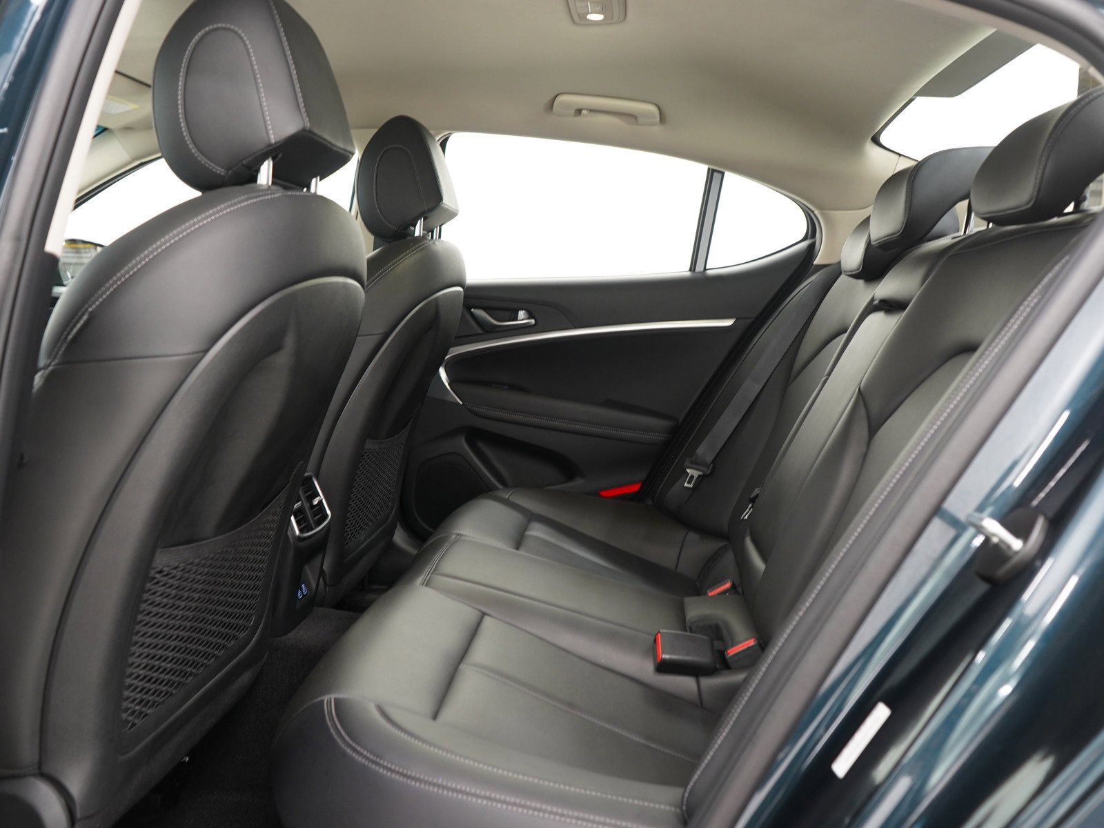 Used 2025 Genesis G70 2.5T image 16