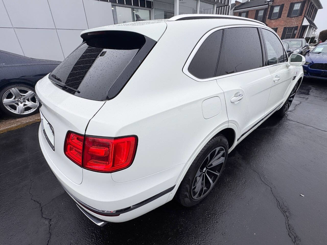 Used 2018 Bentley Bentayga Activity image 14