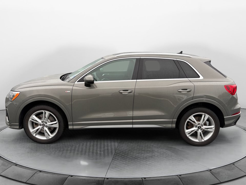 Used 2021 Audi Q3 2.0T Premium w/ Convenience Package AWD/4WD image 4