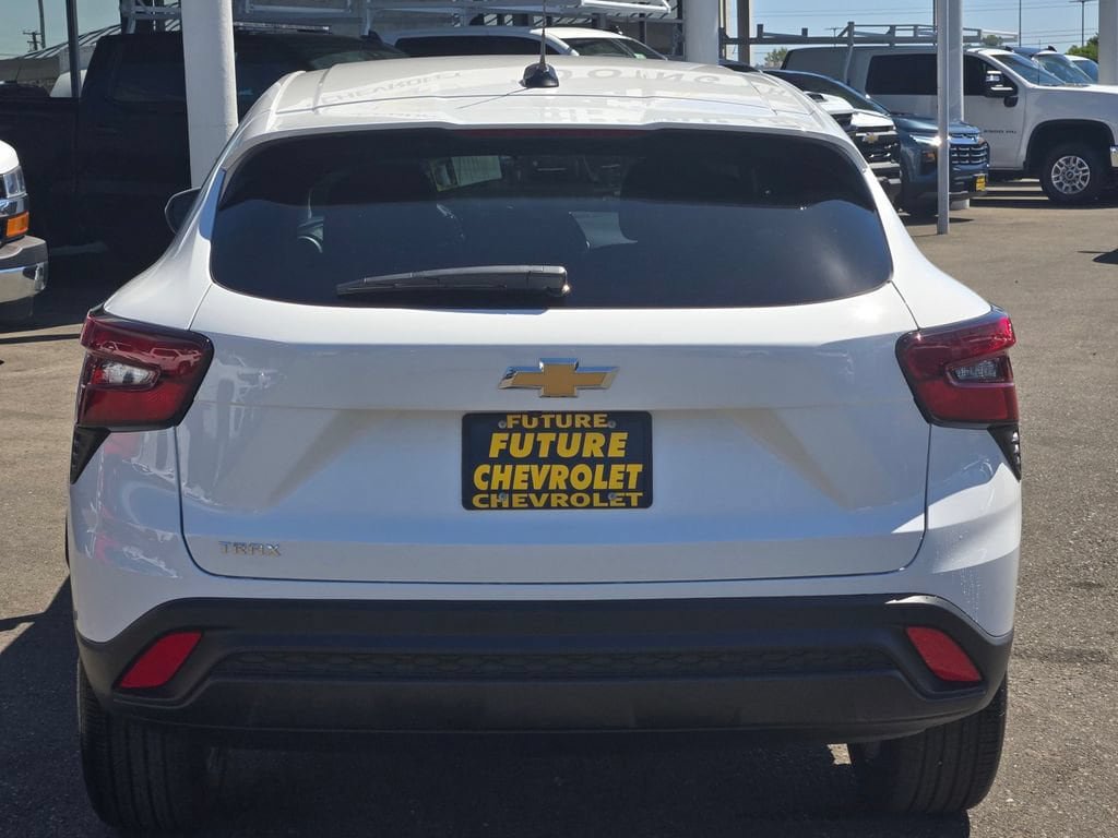 New 2026 Chevrolet Trax LS w/ LS Convenience Package FWD image 5