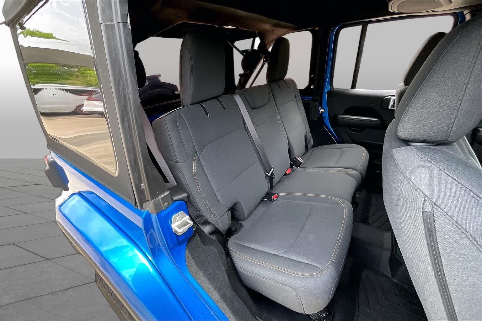 Used 2024 Jeep Wrangler Unlimited Sahara AWD/4WD image 19