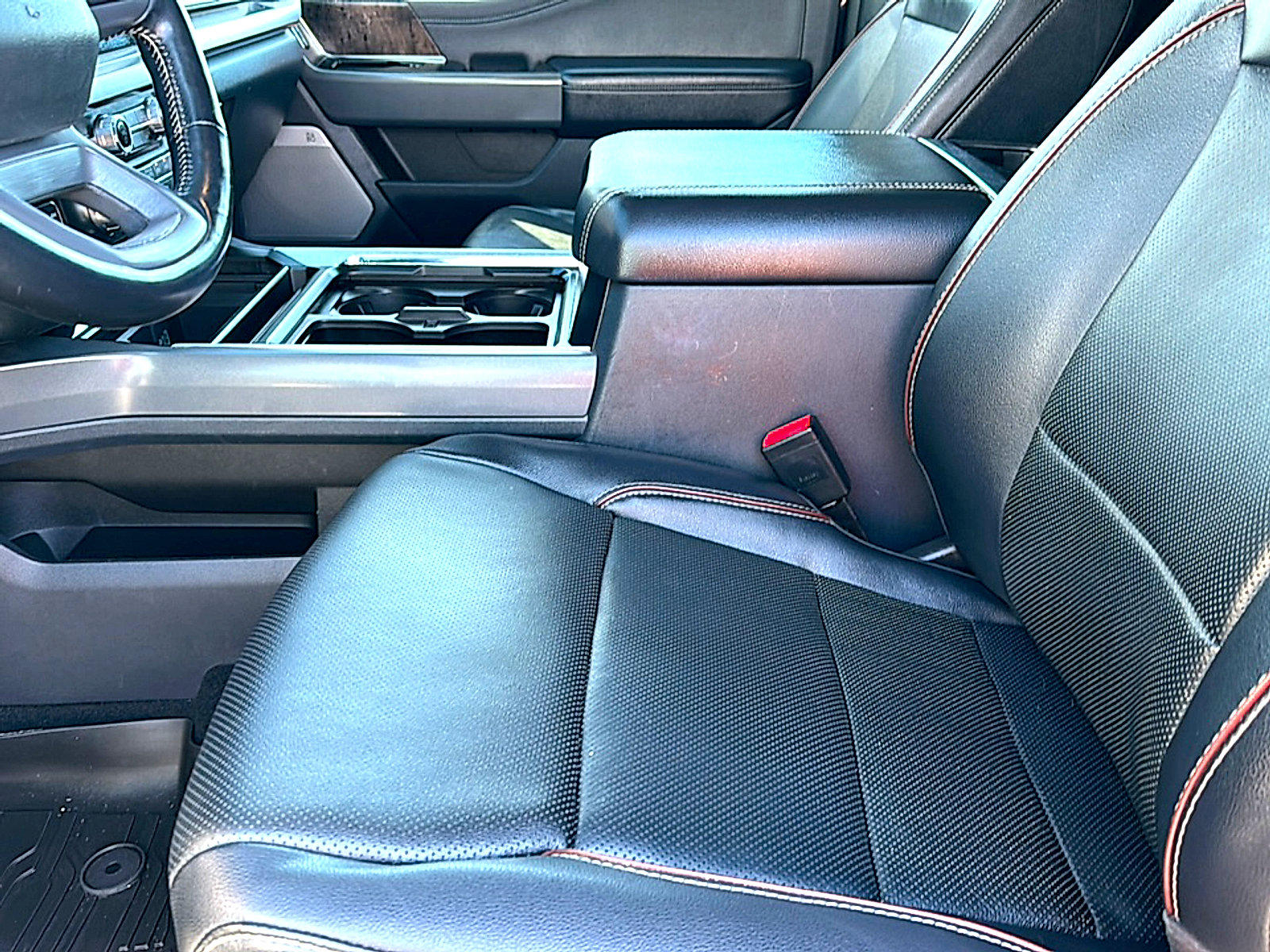 Used 2023 Ford F250 Lariat w/ Sport Appearance Package AWD/4WD image 13