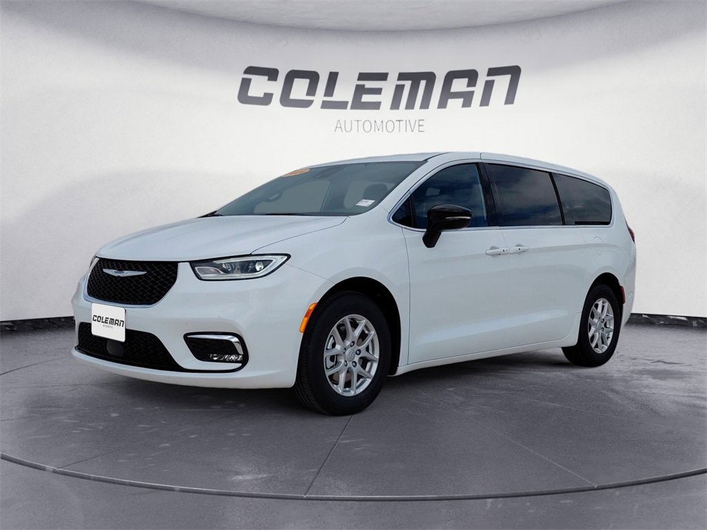 New 2026 Chrysler Pacifica Select